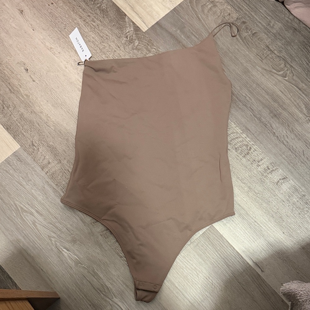 NWT Babaton Taupe One-Shoulder Bodysuit M